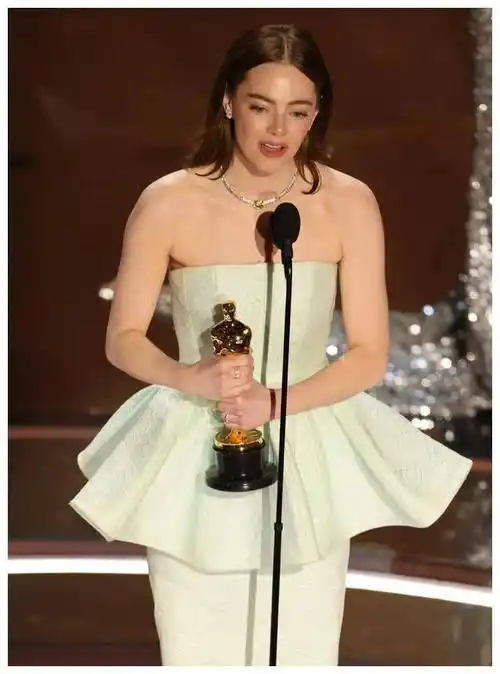 石头姐奥斯卡双料影后感动无数观众堪称最佳女演员