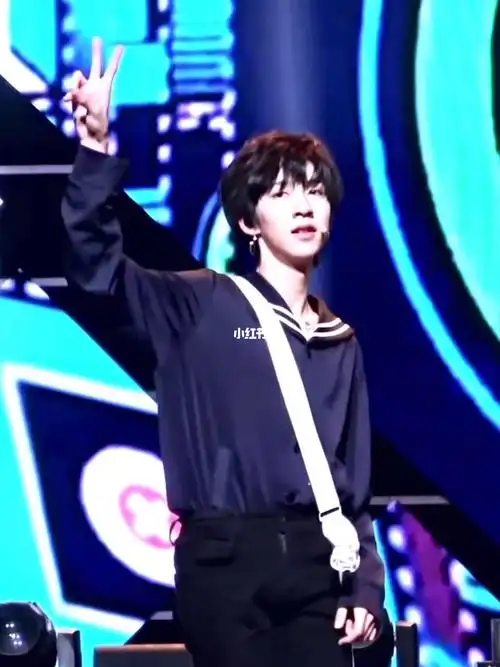 水手服贺峻霖想问你愿不愿意