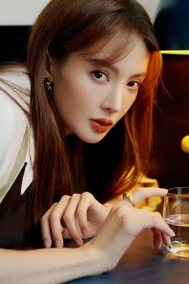 长发美腿的金晨,又高又瘦又白又美|||今年暑假 金晨发了一夏天的牌