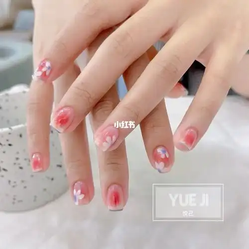 腮红美甲手绘花瓣