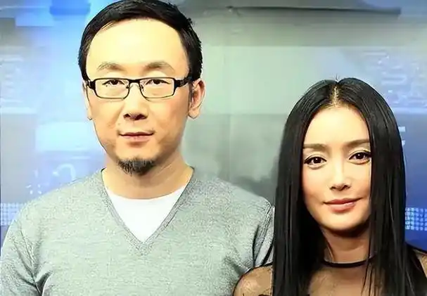 44岁秦岚不结婚不生子,与小9岁小鲜肉热恋,凭什么活得这么爽?