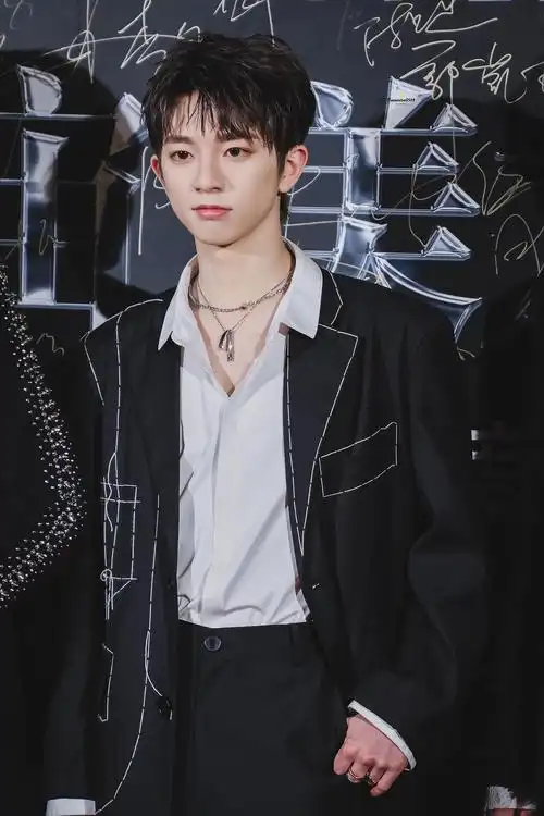 1222刘冠佑瑞丽盛典图频机场合集施工中03今天是帅气刘哥