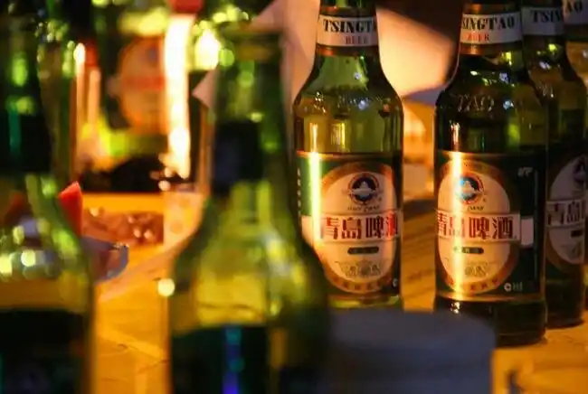 回收旧瓶灌装新酒 假啤酒流入酒吧,ktv-酒瓶产业网