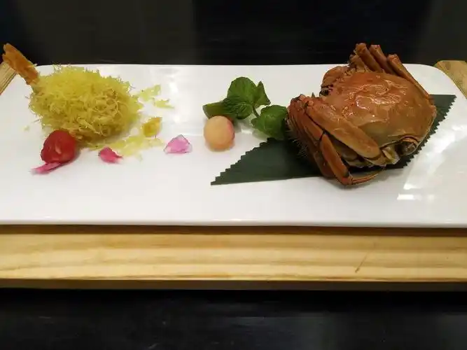 所供应的菜品以本帮菜为主,在传统菜品的