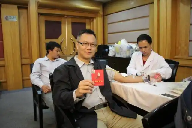 新年头炮在区政府打响秉持初心的政府工作人员纷纷挽起了袖子