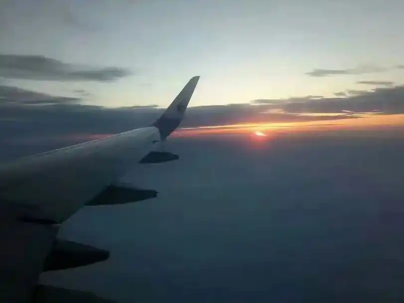 转眼之间又是几个年头过去了,爸爸妈妈一年比一年老了,我们也都 - 抖