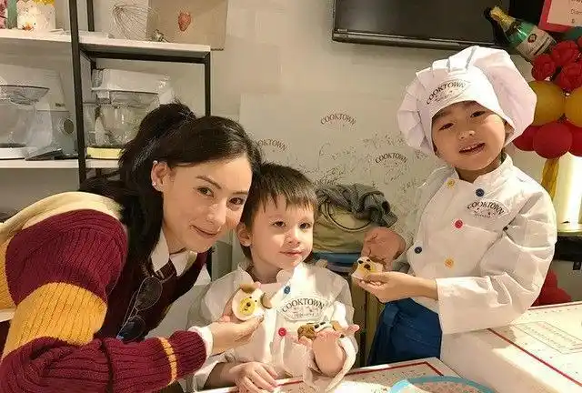 张柏芝三胎儿子出生证曝光孩子姓张生父一栏令人吃惊