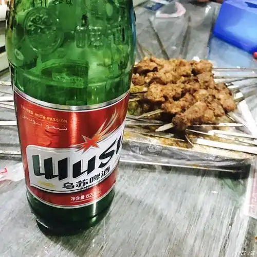 羊肉串怎么少了啤酒, 晚上开车了,可以干几瓶.后劲厉害.