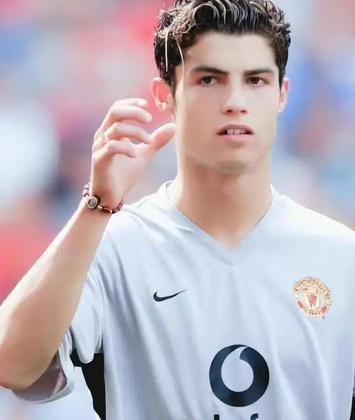 c罗是一位值得尊敬超级巨星c罗38岁生日你会喊他生日快乐吗