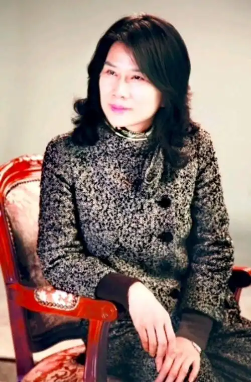 董明珠是中国著名女企业家,珠海格力电器股份有限公司董事长和总裁.