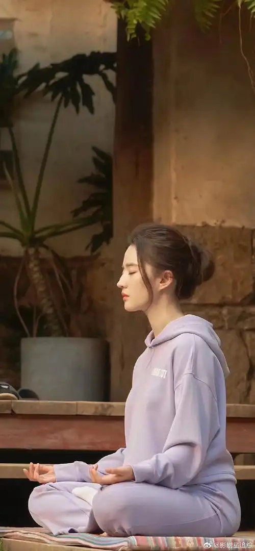 刘亦菲|怎么会有这么好看的头啊7515  好喜欢菲菲扎着简单随意的