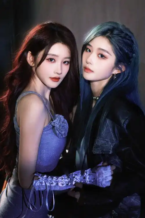 snh48超话#想回到毕业的那个夏天#  @snh48-王奕@snh48-周诗雨  「哪