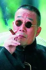 冯敬尧(李雪健饰演)