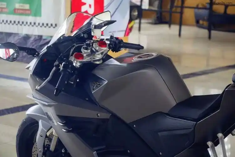 25800元,诺马刀锋400跑车试驾解析