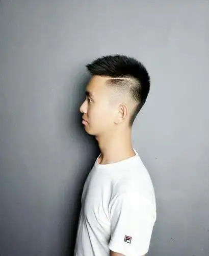 男生两边剃掉的发型到底有多火?