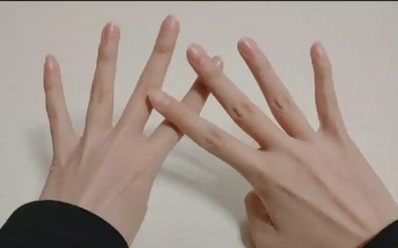 【手指挑战】四个有难度的手指动作,你能做到几个?