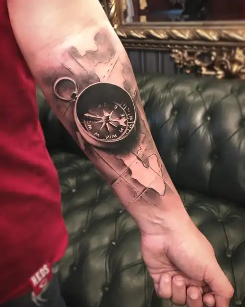 卖蓝猫的蓬先生小臂指南针纹身图案