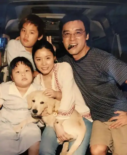 钟镇涛长女母亲节示爱后妈范姜,两人感情胜似亲生,只字未提章小蕙