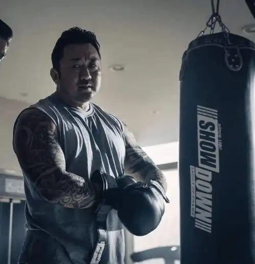 韩国健身美女艺正花,被大19岁硬汉马东锡俘获,健身真可以找对象_网友