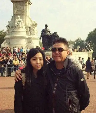 姜育恒与爱妻携手走过34年 曾负债累累 妻子不离不弃