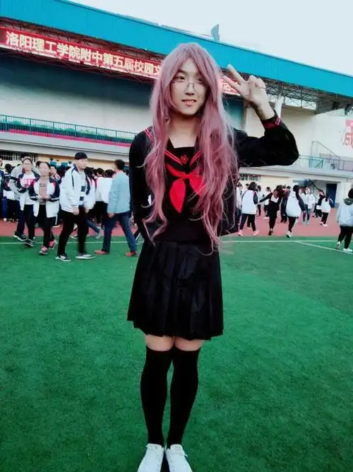 我我我是女der  来帮 @李硕天 补图的嘻嘻嘻 【男生穿裙子是怎样一种