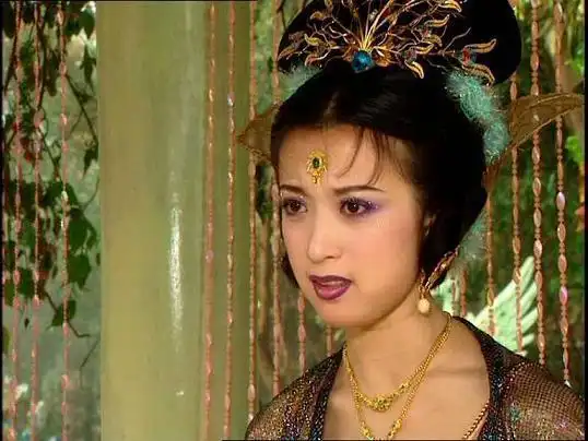 很多人提名孔雀公主,确实第二季最好看的就是孔雀公主了,当年的金巧巧