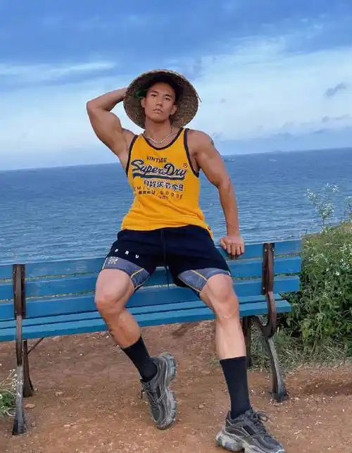 原创拥有完美身材的肌肉奶爸健身打造出3d肩膀69cm的腰围绝了