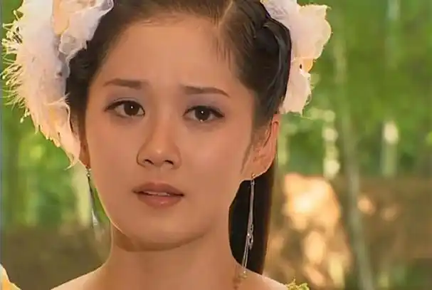 事实证明,曾扬言"没钱就去中国"的张娜拉,走上一条"不归路"