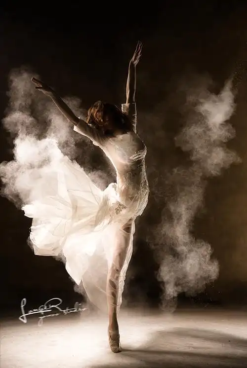 《暗夜舞步》性感舞女高清手机壁纸下载