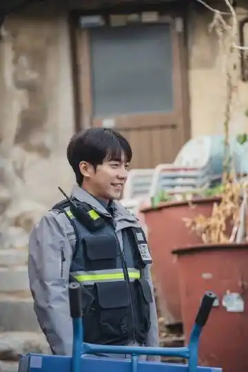 窥探mouse##窥探大结局# 了,监狱教堂里,郑巴凛对童年的自己说 "神