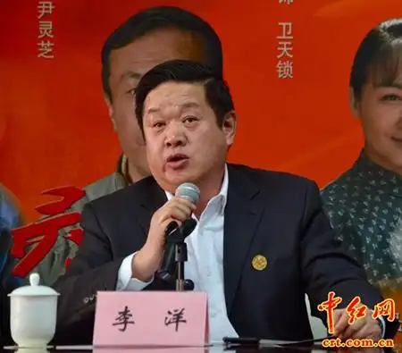 部副部长张镰斧之子张谷林(中),原工程兵后勤部部长李建民将军之子