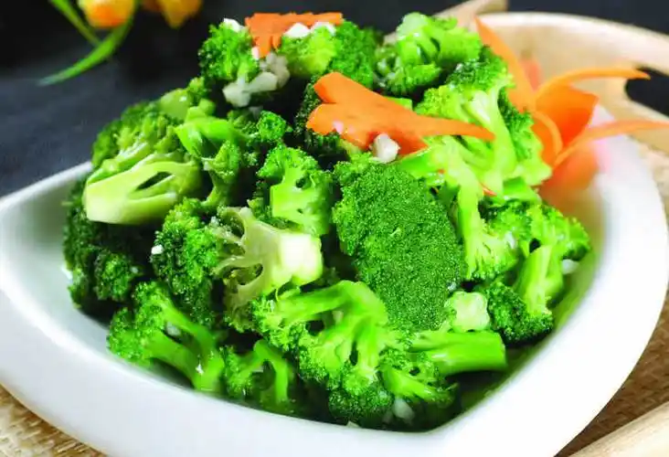 防癌降压的蔬菜皇冠:教你如何做清丽爽口的蒜蓉西兰花