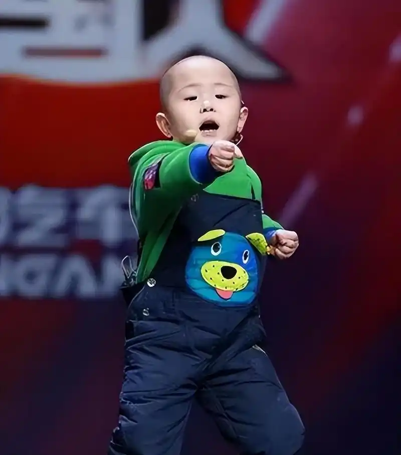 回顾张峻豪:3岁成名,5岁上春晚,如今13岁的他仍是父母的骄傲