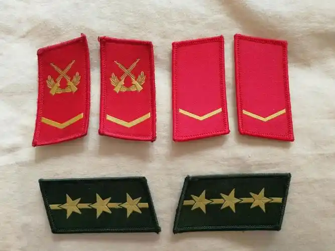 军衔领章士兵和警官