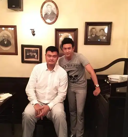 第一高人与姚明合影(为何说跟姚明合影 明星们是各显神通!