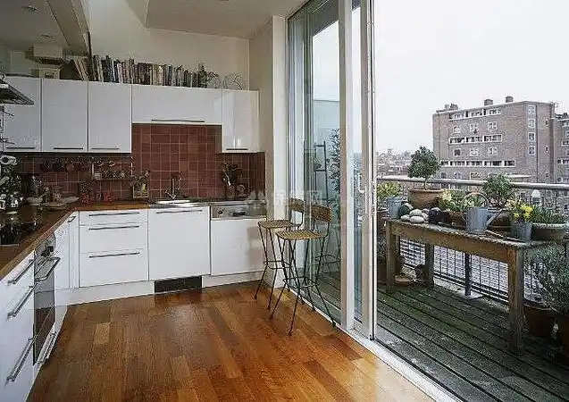 厨房和生活阳台风水_大门对阳台窗户风水化解办法_卫生间窗户对着厨房