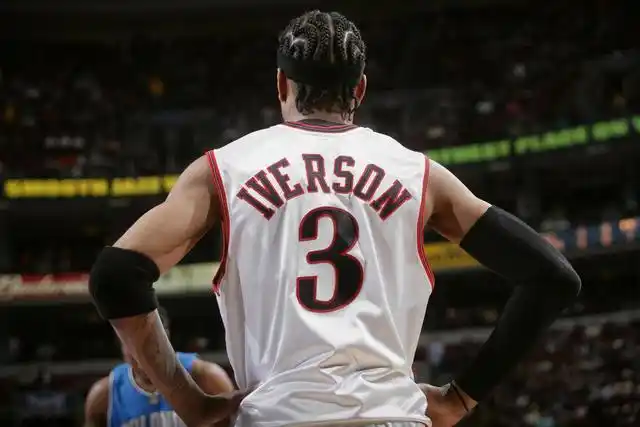 阿伦-艾弗森的长臂护肘