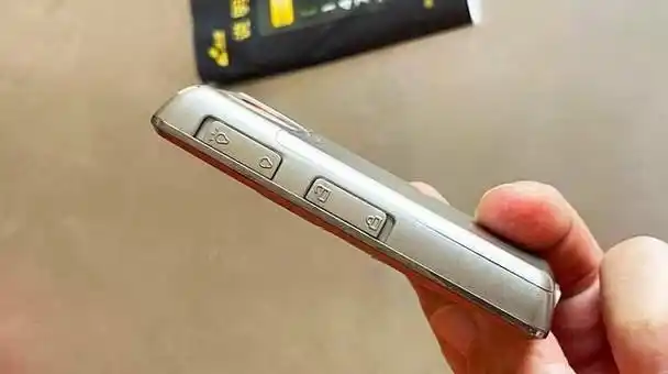 机身仅79克比卡片还小,体验这款国产老人机,纯粹的接打电话工具|手机