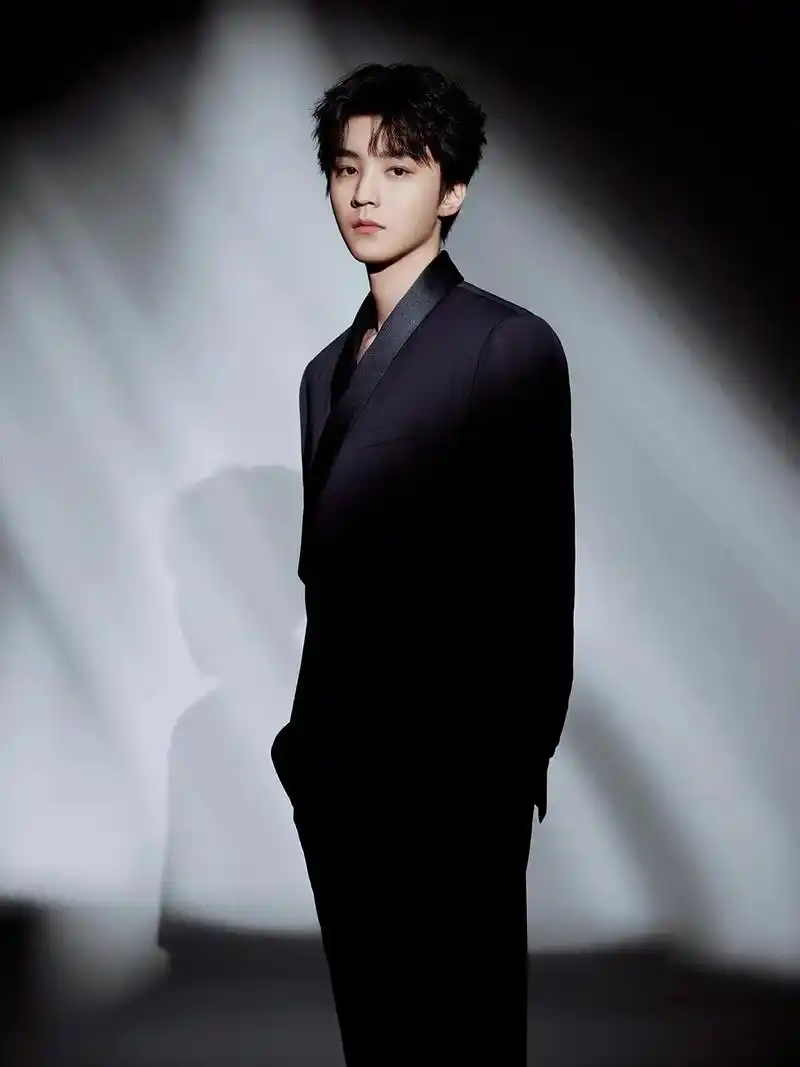 王俊凯 最近的帅图@dou 小助手 - 抖音