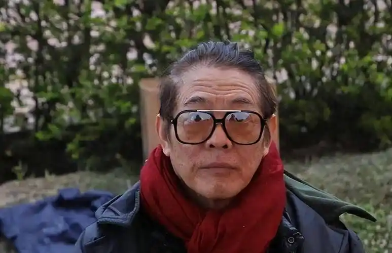 61岁李连杰近照令人唏嘘,为拍功夫片年轻时吃苦太多,老了吃不消