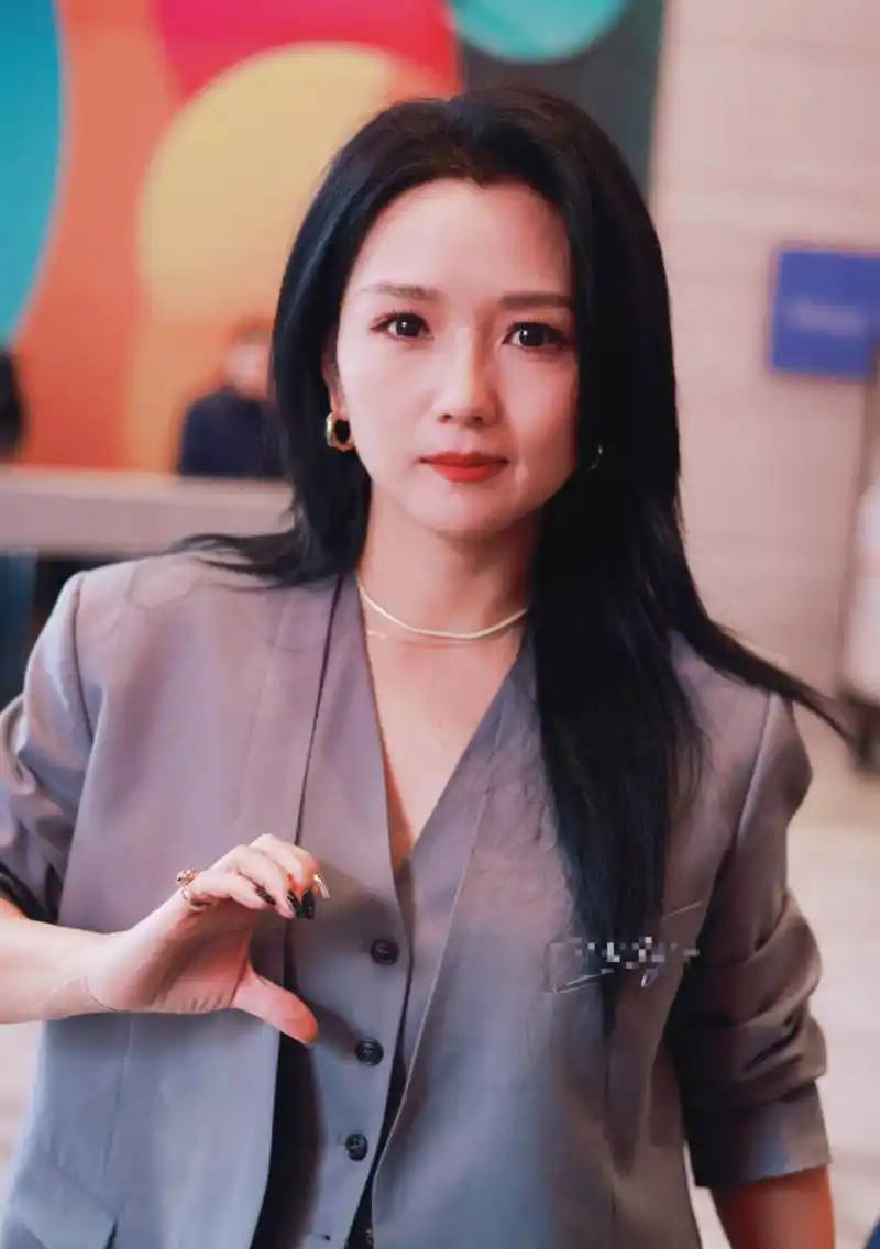 从网上的路透就能看到有韩雪,苗苗,尚雯婕,柳岩,张予曦,王琳,戚薇