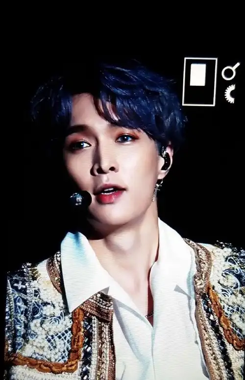 张艺兴[超话]#紫发好好看啊