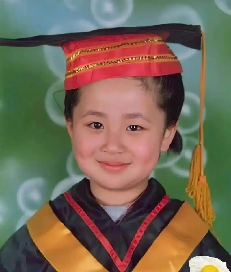 九月动态激励计划# 当岁月的画笔轻轻勾勒出女明星童年时光,你是否能