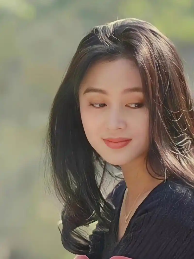 陈红,陈凯歌的老婆. 古典美女额代表,真的是好看的不得了.