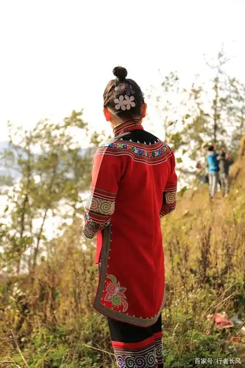 漂亮的哈尼族服装,美丽善良的哈尼少女!