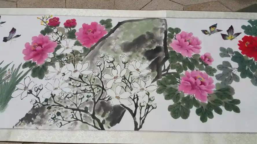 纤纤的长幅画卷《牡丹》