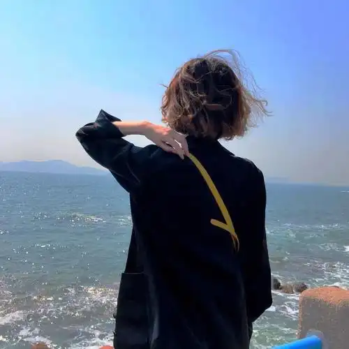 有什么好看,又比较低调的女生头像. - 知乎