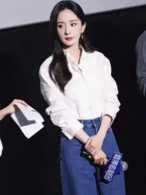 杨幂这20套穿搭,好看又减龄