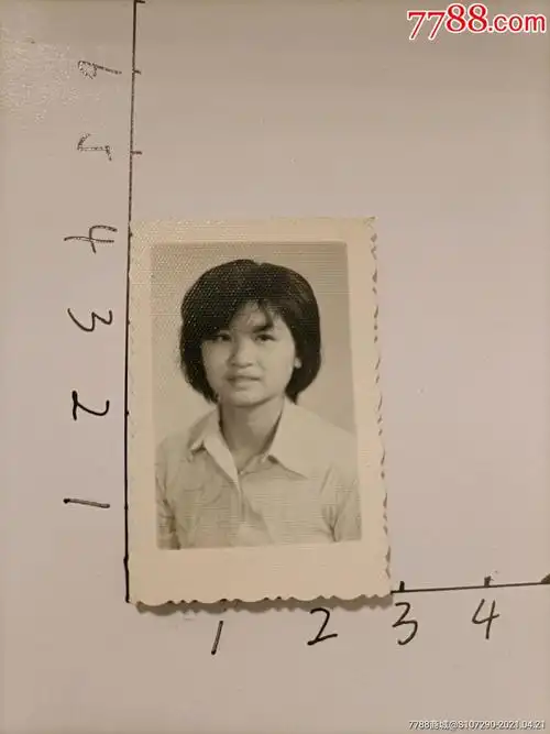 80年代女士证件照