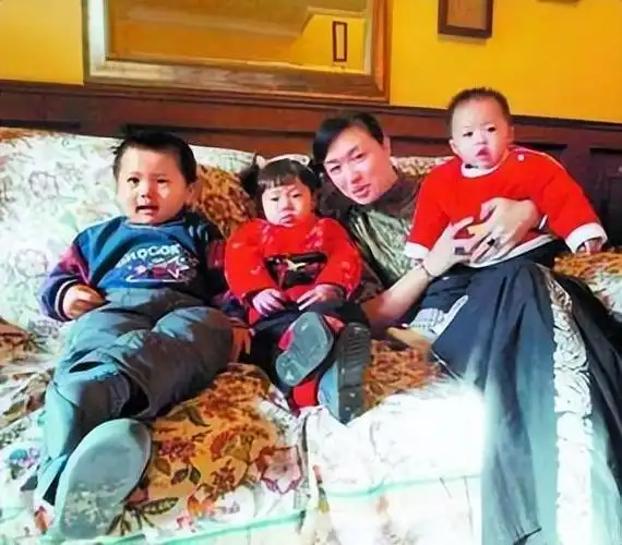 金星领养的3个孩子现状,没有血缘关系的5口之家,如今过得怎样?